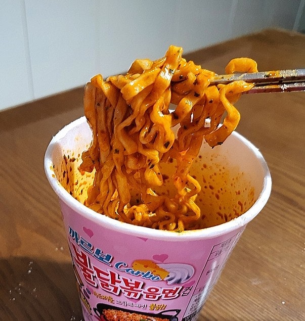 까르보 불닭볶음면 컵라면 맵기, 칼로리, 전자렌지