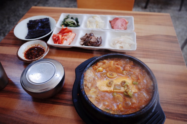 경기도 남양주시) 동네집밥 - 칼칼한 김치찌개와 다양한 반찬