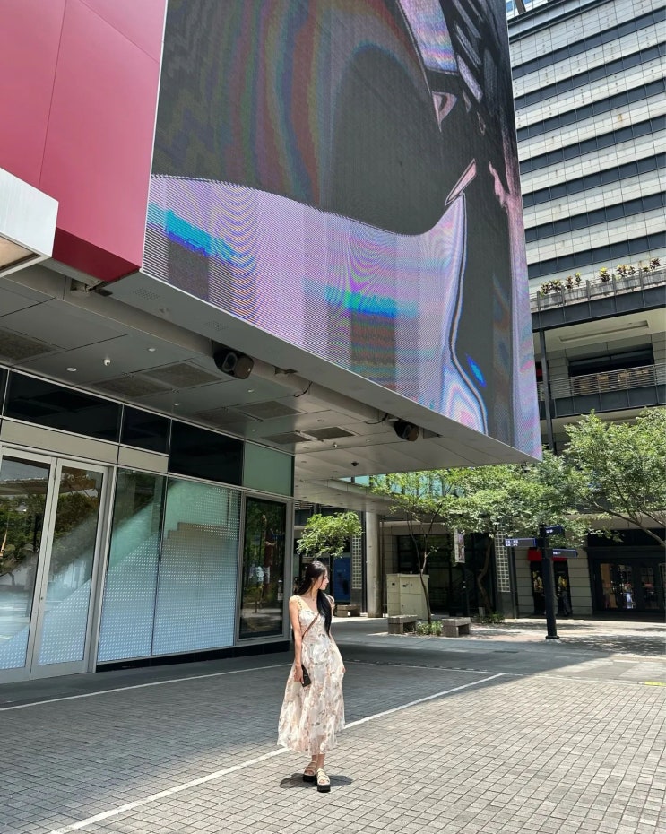 이미주 대만여행 10만원대 데일리 꽃무늬 원피스 어디꺼? 이미주 대만여행 10만원대 데일리 꽃무늬 원피스 어디꺼?