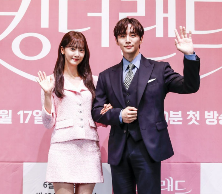킹더랜드 8회 리뷰 및 9회 예고 뇌피셜: (닥터 차정숙 후속 JTBC 토일 드라마)  뜨거운 하룻밤을 보내고, 몸에 변화가 생긴 것을 안 천사랑!