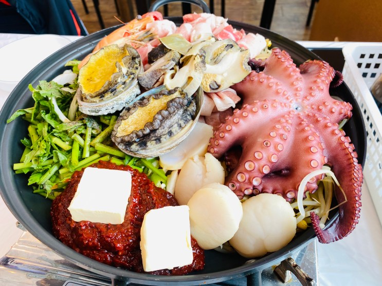 영종도맛집 구읍뱃터 바다뷰를 보며 먹는 돌문어삼합 항구홍게식당