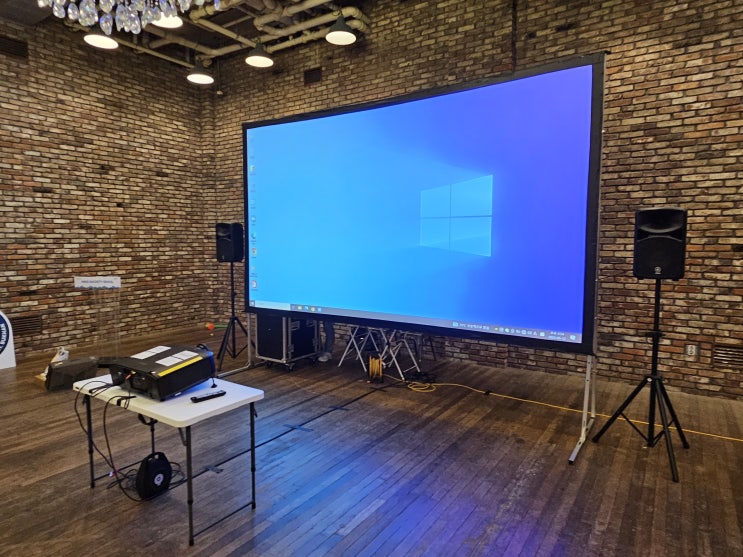  2만안시 빔프로젝터렌탈 4K 업스케일링 호리존 광고촬영에 최고 입니다. (아이돌, 연예인 뮤직비디오 특수효과 레이저)