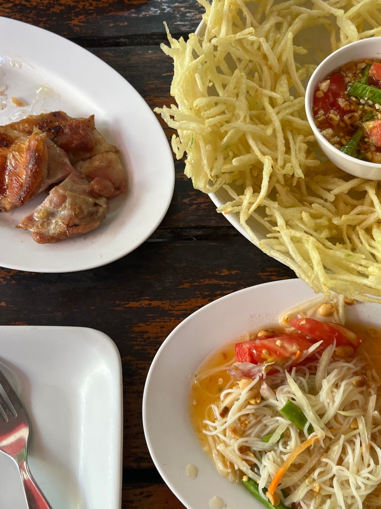  치앙마이 로스트치킨맛집 님만맛집 파파야튀김이 기억에 남는 까이양청더이 ไก่ย่างเชิงดอย