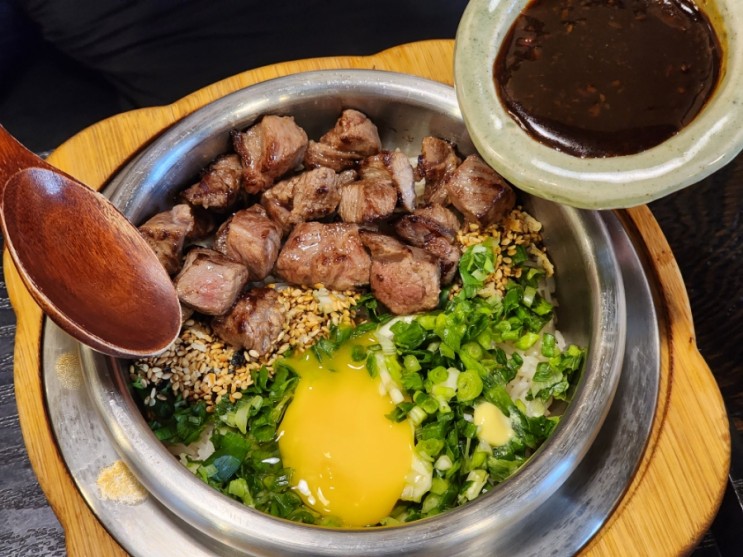 송파나루맛집 [솔솥 송리단길점] 연어 스테이크 솥밥에 누룽지 송파 맛집