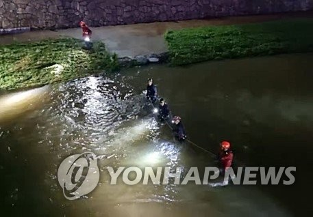 전국 곳곳서 '<b>기습 폭우</b>'…70대 사망·60대 실종 등 피해 속출