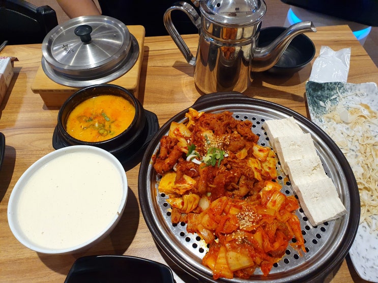  답십리 맛집 콩빠두 콩비지 제육 맛집