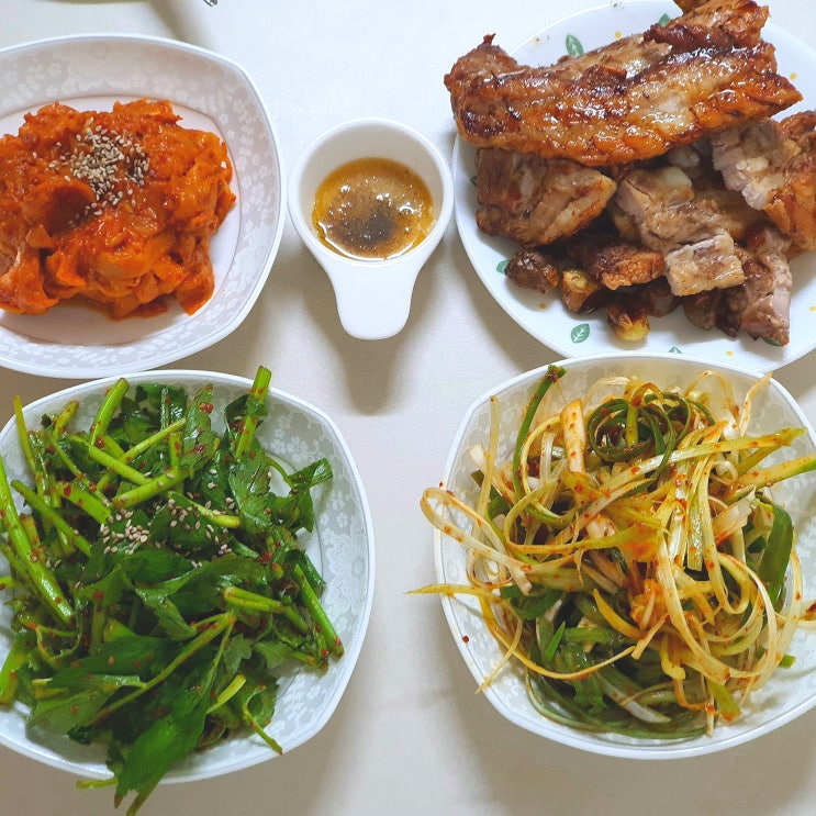  미나리 무침 파절이 파무침 파채 쌈무생채 삼겹살 조합