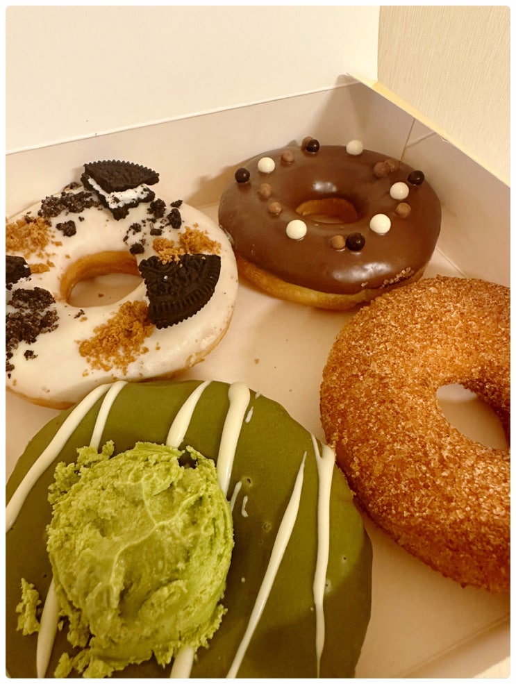  제주 특산물로 토핑한 다양한 시그니처메뉴 도넛 "오또도넛(OTTO DOUNT)"시식 후 실제 맛 리뷰 후기 공유