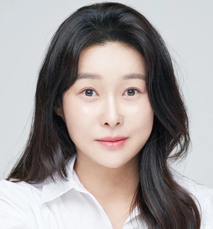  '맘카페 사기 연루 의혹' 현영, 쥬얼리 업체와 공구 중단...광고업계 손절 시작되나