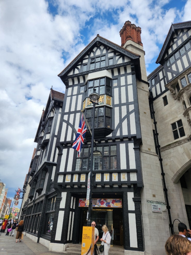 [영국-런던] 튜더양식의 150년 역사를 가진, 리버티 백화점(Liberty London, 영국여행지추천)