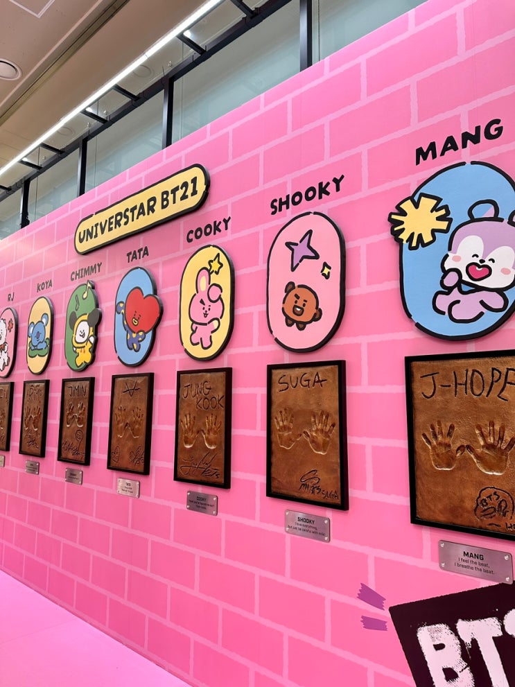 <b>방탄소년단</b> BTS BT21, 트레저... 명동 라인<b>프렌즈</b> 팝업스토어]