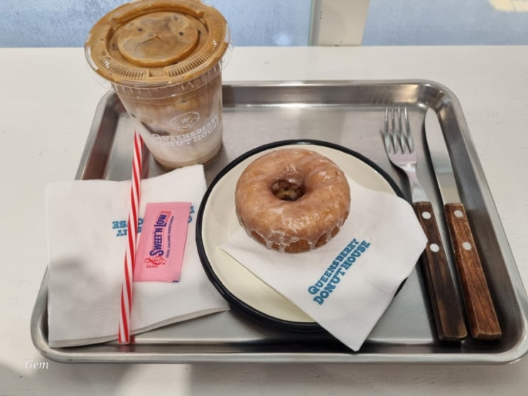  Review/ 약수역 퍽퍽도넛맛집 라떼맛집 분위기가 예쁜 퀸즈베리도넛하우스
