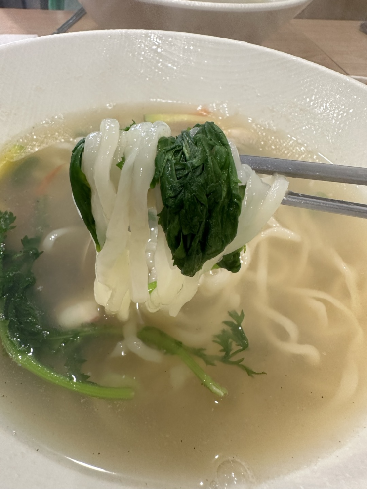  [오름 소소 맛집] "호칼국수", 시원한 동죽 육수가 일품인 칼국수