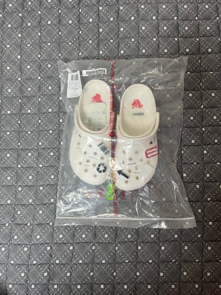  크록스 x 강혁 클래식 클로그 화이트 리뷰(Crocs x Kanghyuk Classic Clog White)-208475-100