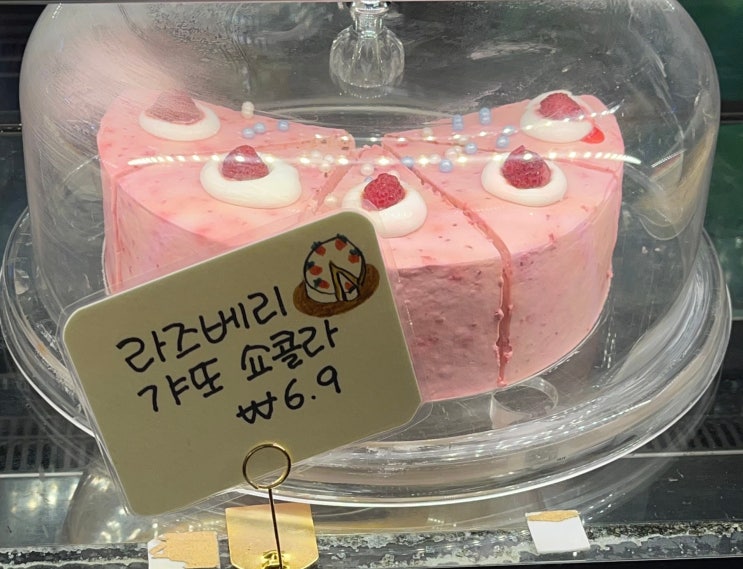  무난하고 깔끔한 카페를 찾는다면