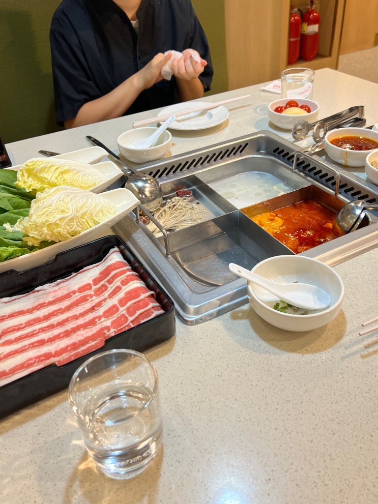  홍대, 4가지 훠궈를 한 번에 하이디라오