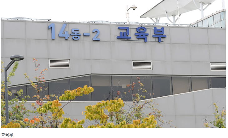 직업계고, AI ·반도체 등 첨단분야 학과로 개편…96개 학과 선정 직업계고, AI ·반도체 등 첨단분야 학과로 개편…96개 학과 선정