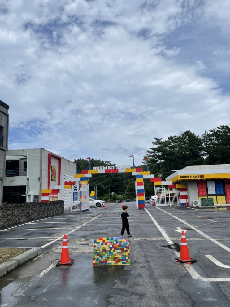  [제주여행/3일차] 6월 비오는제주 3박4일 일정 아이랑 알차게 즐기기 (제주신라 동물먹이주기체험/제주고사리해장국/호텔케이크만들기/제즈브릭캠퍼스/오전열한시/차돌짬뽕,치킨)