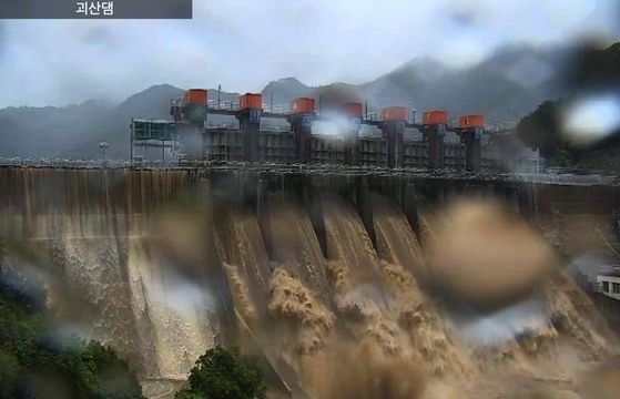  전국 홍수 경보,주의보 발효 괴산댐 월류 달천 홍수위기, 산사태 주의보,경보 전국 댐 방류 상황 잠수교 차량통행금지, KTX 170편 운행 중지