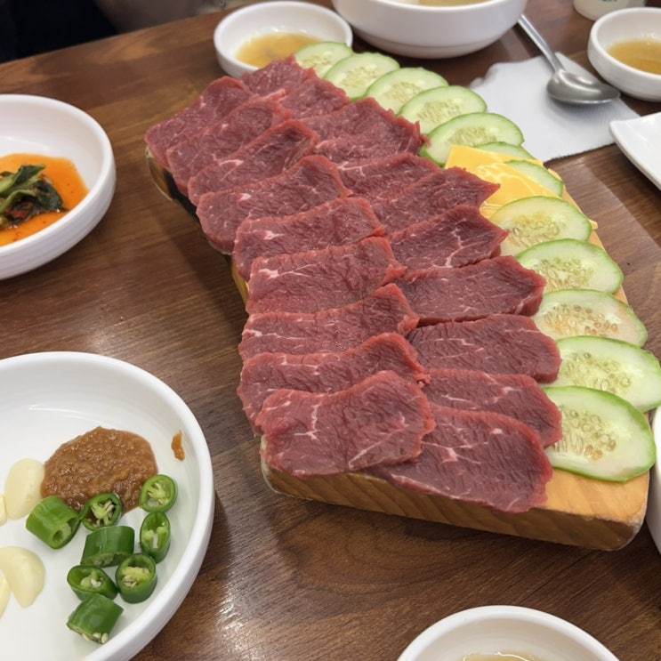  광장시장 형제육회 본점 육사시미