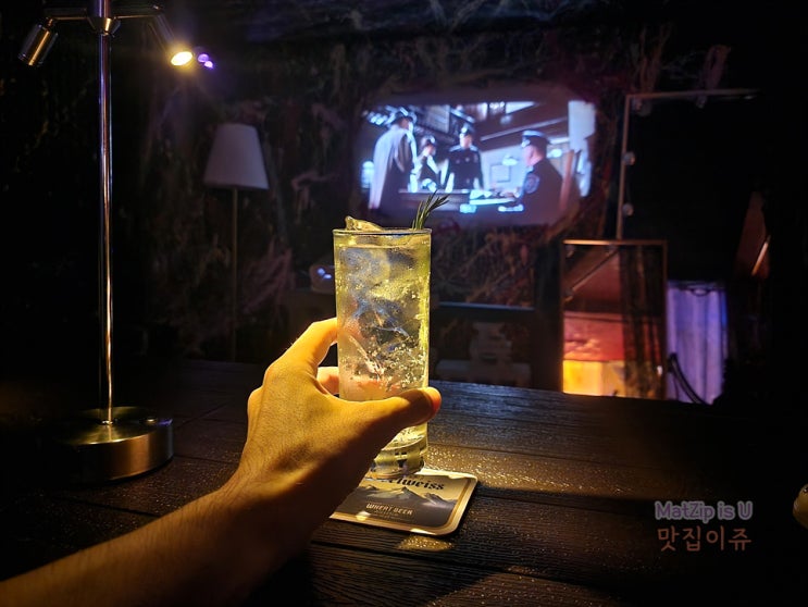  마포 합정 YG사옥 옆 독특한 컨셉의 술집 칵테일바 트릴로지