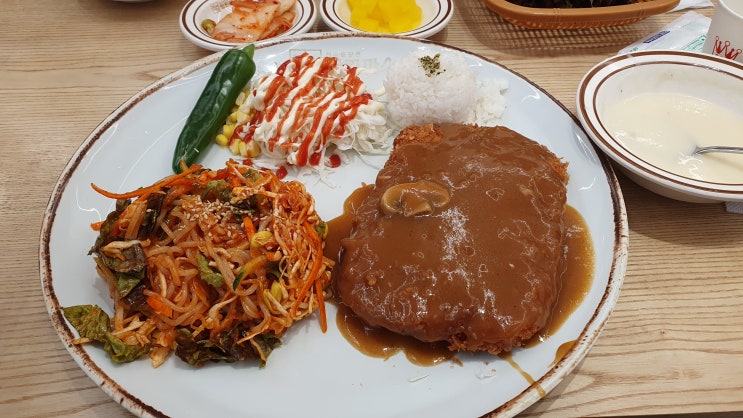  셀프바 천국 진심왕돈까스 역삼점