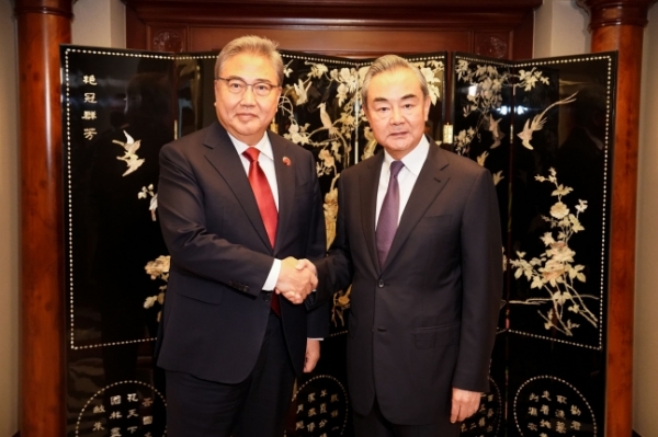 <b>중국</b> 왕이, <b>박진</b> 외교부 장관에게 "미국 간섭 배제하고 '하나의... 