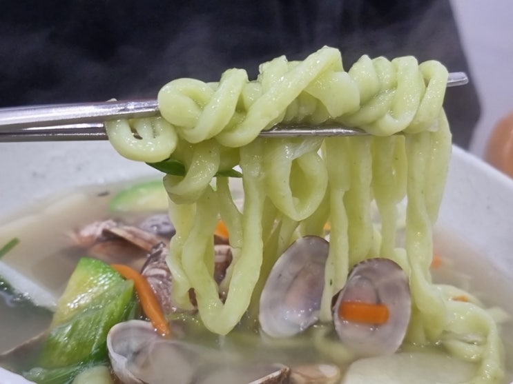 김포 걸포동 탄탄칼국수에서 바지락칼국수와 얼큰수제비 그리고 보쌈은 어떨지? 김포 걸포동 탄탄칼국수에서 바지락칼국수와 얼큰수제비 그리고 보쌈은 어떨지?