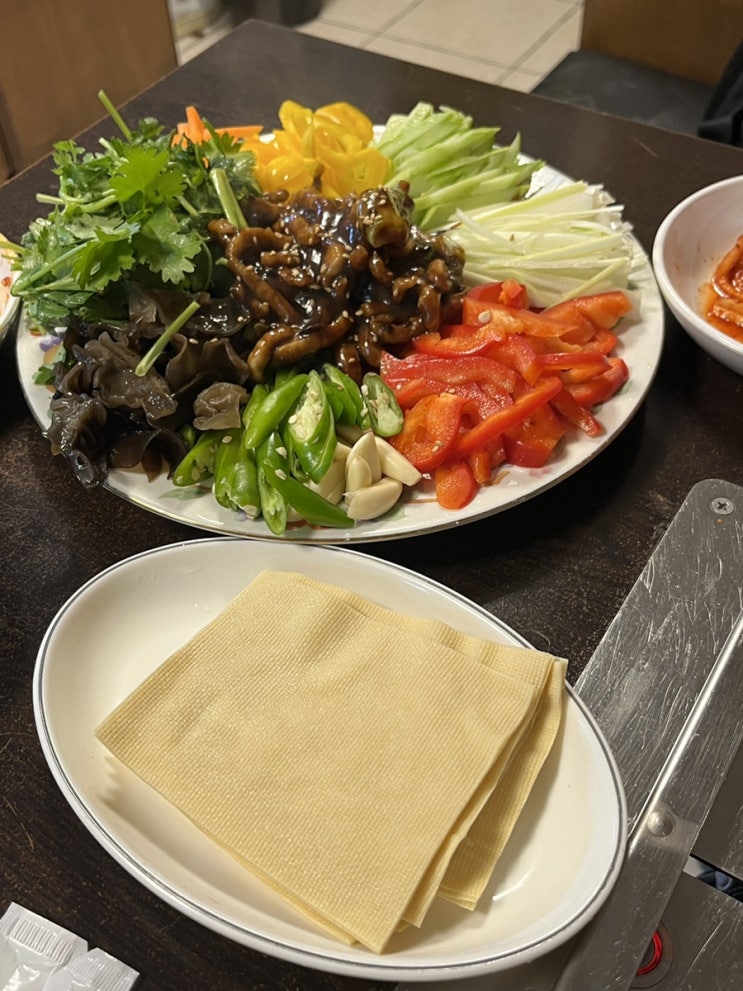  궁서체 간판 때문에 하마터면 지나칠뻔한 양꼬치 맛집, 군자역 ‘호재래양꼬치’