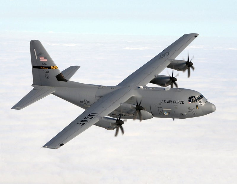 수송기의 표준 C-130 허큘리스 ( 영어; C-130 Hercules )