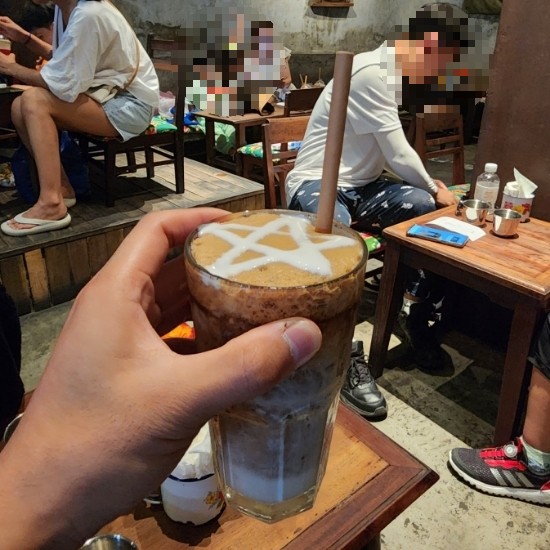  한시장 2호점 콩카페 코코넛찹쌀스무디 와 코코넛연유커피