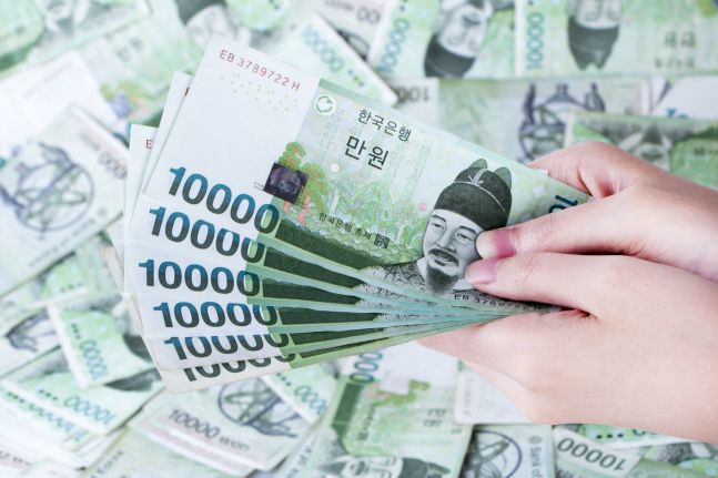 부모가 대신 내준 보험료.. 증여세 내야 하나요? 부모가 대신 내준 보험료.. 증여세 내야 하나요?