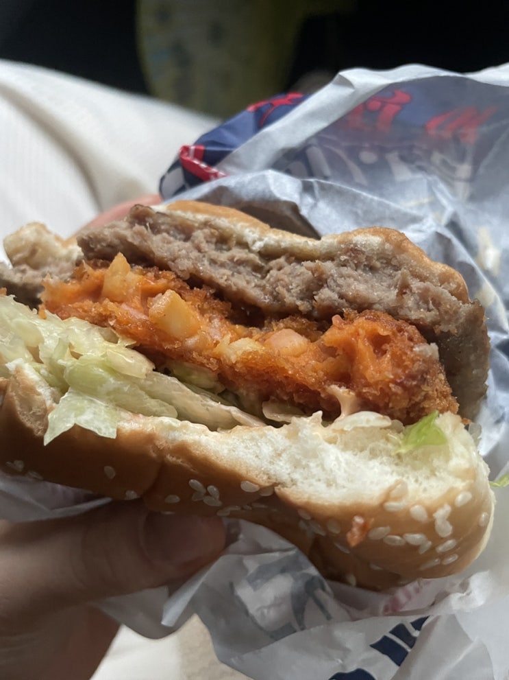  롯데리아, 불고기 익스트림 오징어버거 김치전 맛이 난다?