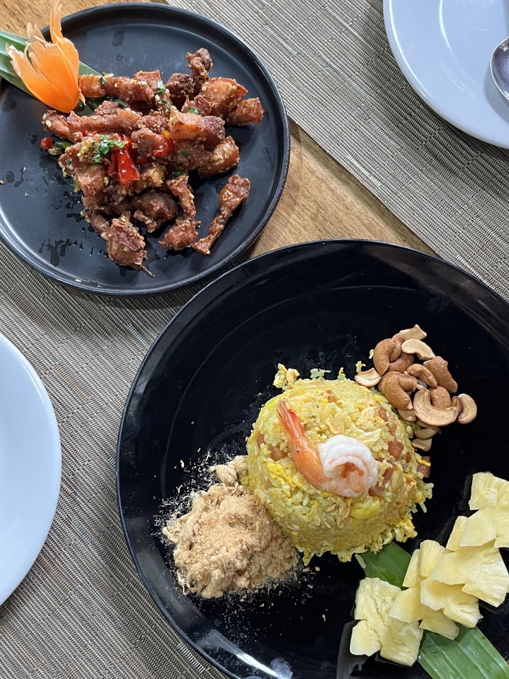  뿌팟퐁커리 파인애플볶음밥 돼지목살구이가 정말 맛있었던 세번째 방문하는 치앙마이맛집 쉐프덴씨푸드 ChefDenSeafood 셰프덴씨푸드