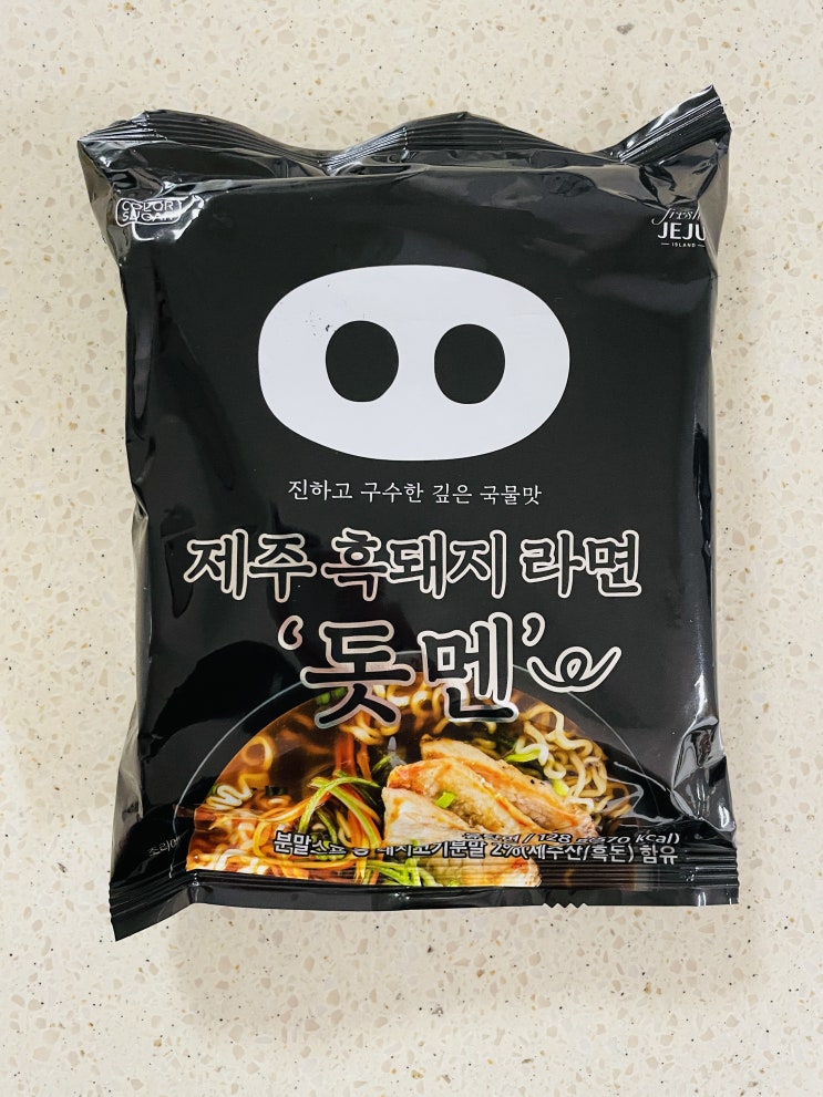  제주도에서 구매한 제주 흑돼지 라면 '돗멘'(봉지) 후기(1봉지 2,500원)