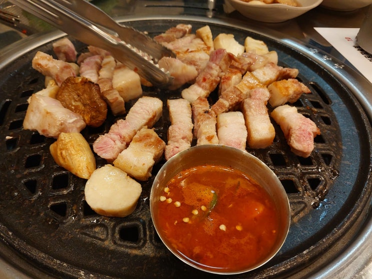  20230714 유성온천역 고기집 '돼지굽는집' / 생삼겹살과 폭풍 서비스 주시는 찐 맛집