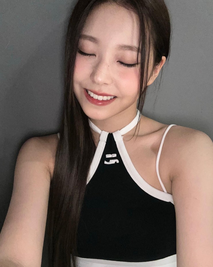 꾸레주 나시입은 엔믹스 규진 홀터넥 나시 탑 How Much? 꾸레주 나시입은 엔믹스 규진 홀터넥 나시 탑 How Much?