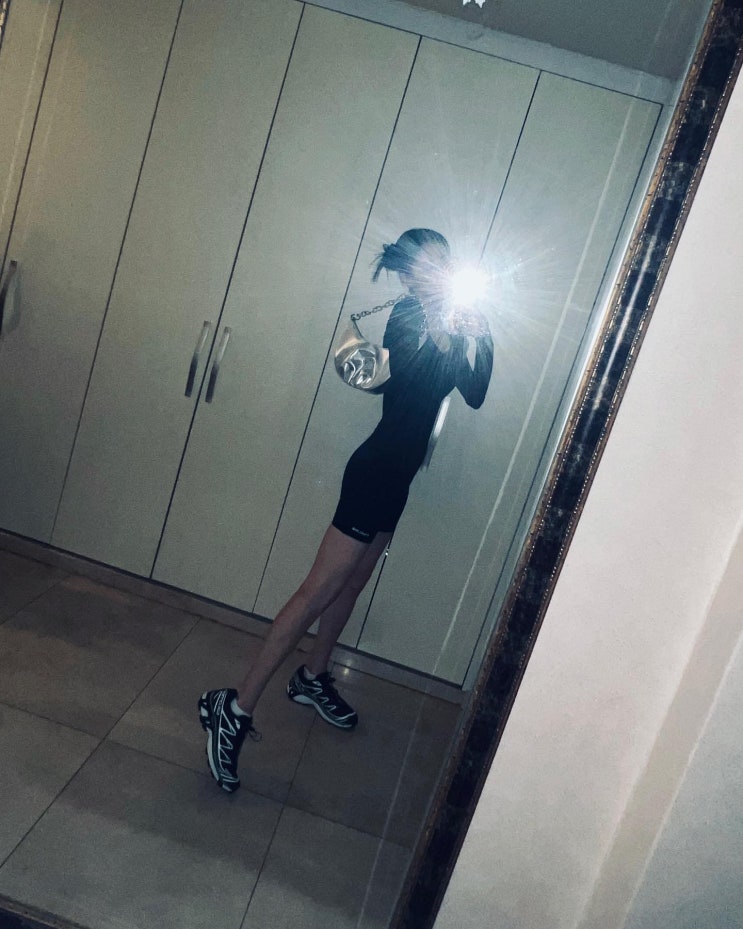 소녀시대 서현이 애정하는 실버 가방 어디꺼?