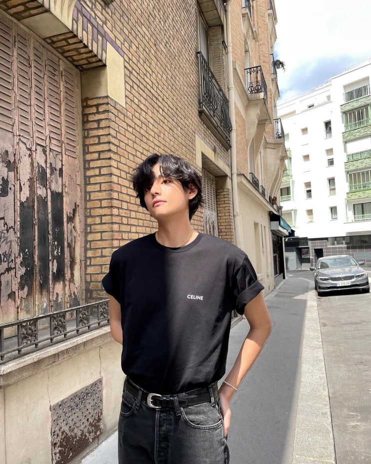 셀린느(CELINE)의 남자 방탄소년단 뷔(THV) 파리 인스타 패션