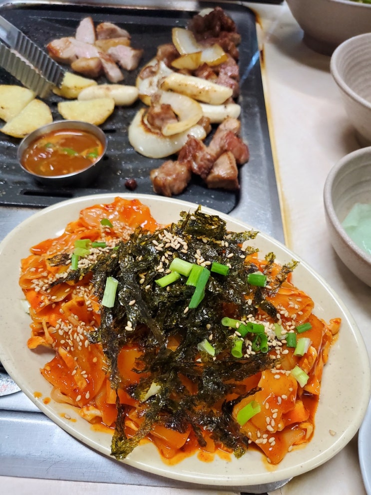  [대구 맛집] 대곡동 비빔칼제비에 싸 먹는 고기가 일품인 철이네