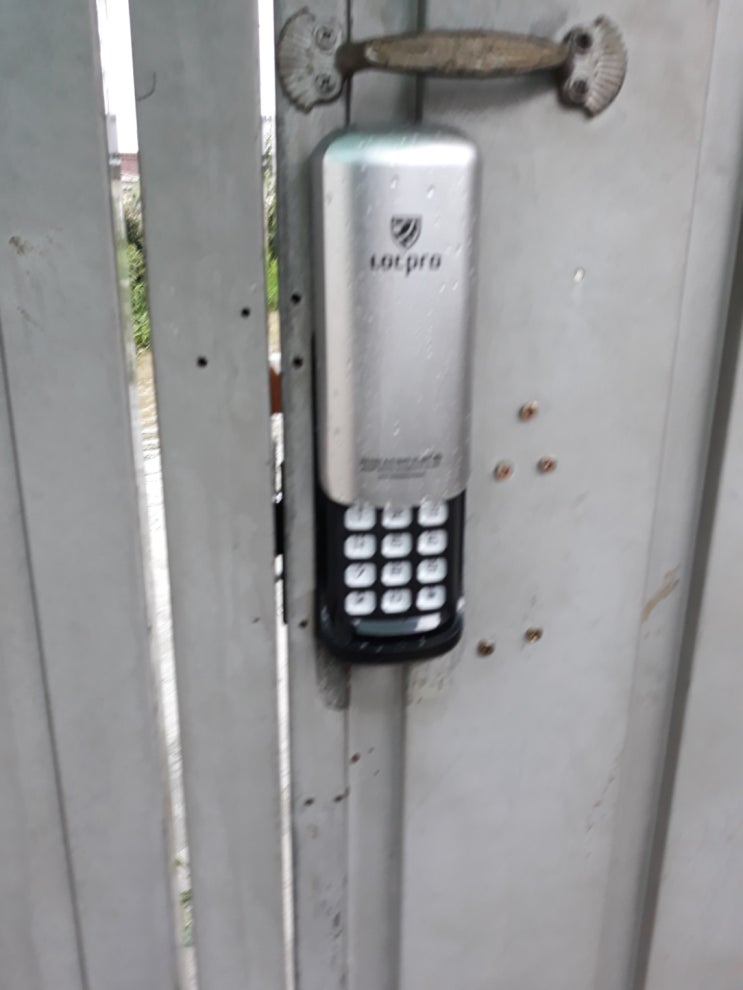  익산열쇠 익산시 오산면 전원주택 대문 보조번호키 설치 인바디 레인커버 적용