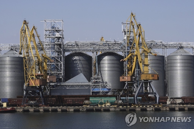 러 '크림대교 폭파' 보복…곡물협정 중단하고 흑해 곡물항 공습 러 '크림대교 폭파' 보복…곡물협정 중단하고 흑해 곡물항 공습