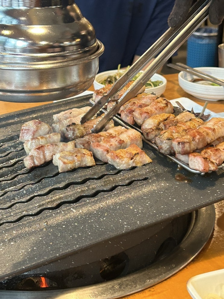  삼겹살은 언제나 환영이지 뼈대있는돼지집 본점