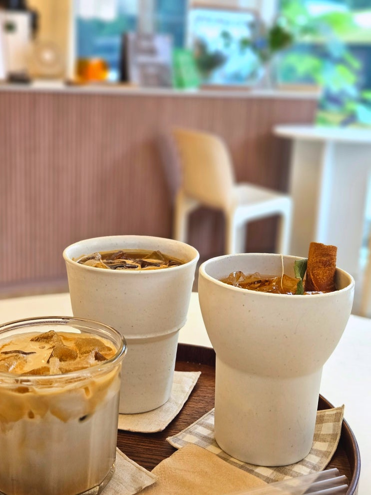 [수원 영통] 리베그뤼세 :: 스콘과 커피가 맛있는 영흥수목원 카페 (예스키즈존, 반려동물 동반 가능)