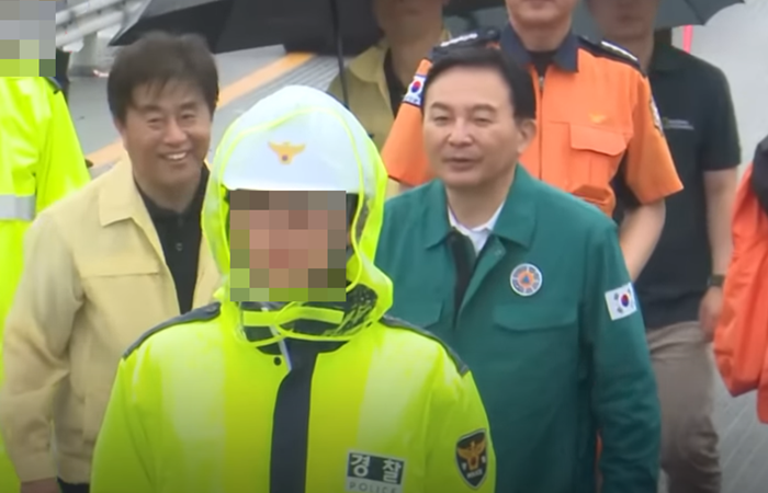 <b>오송</b> 지하차도 침수 <b>참사</b>... 표정의  <b>이재명</b>· 너무나 다른... 