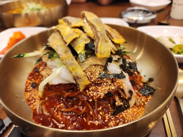 홍대 해장국집 추천 육전국밥 홍대점! 24시간 운영해서 낮술 하기도 좋고 해장하기도 너무 좋은 이색 음식 맛집! 홍대 해장국집 추천 육전국밥 홍대점! 24시간 운영해서 낮술 하기도 좋고 해장하기도 너무 좋은 이색 음식 맛집!