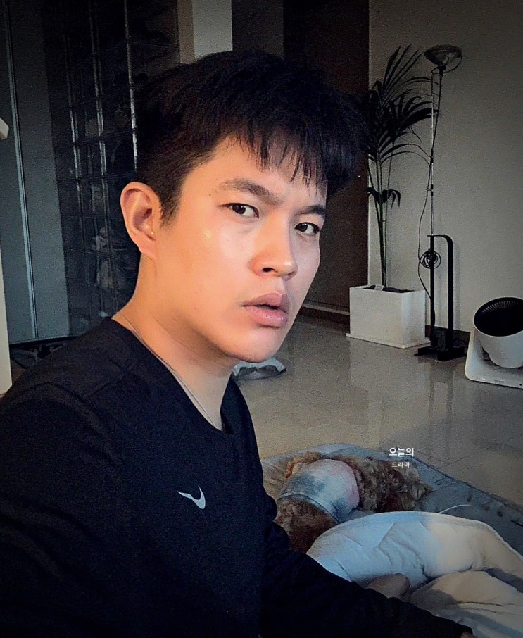 헤어몬 <b>유아인</b> 공범 혐의 <b>인정</b> 대마 흡입 혐의 프로필 나이... 