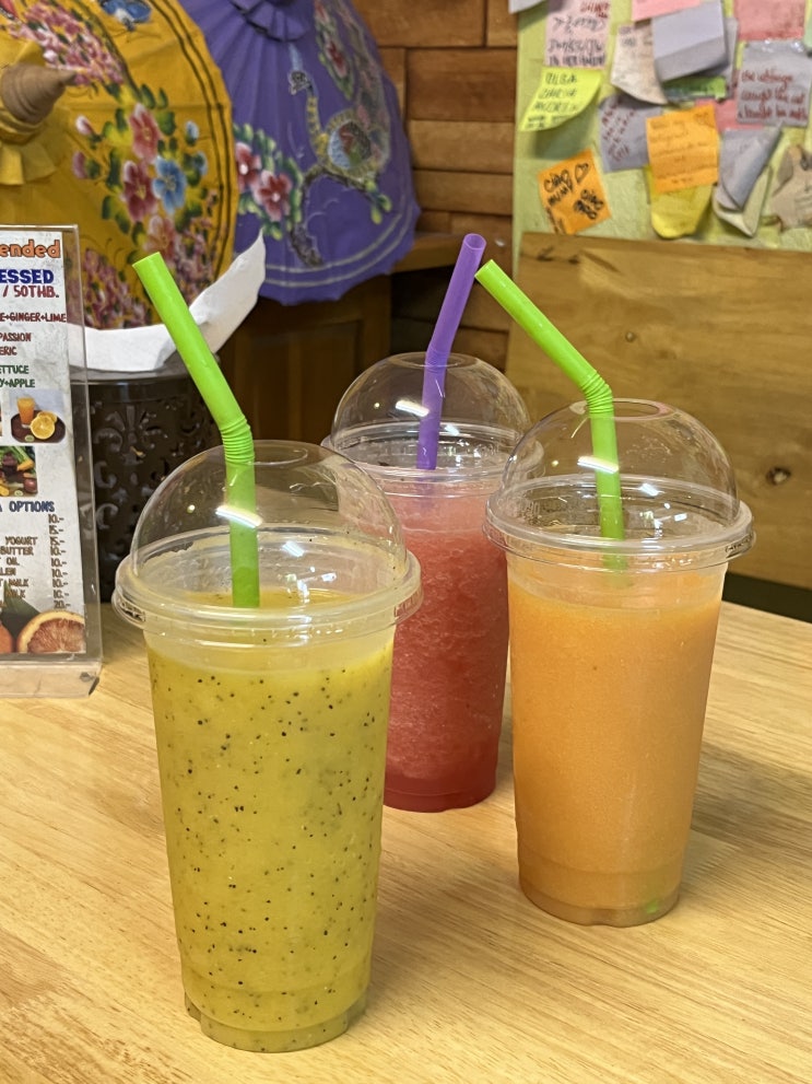  치앙마이카페 주문하자마자 갈아주는 치앙마이스무디맛집 쿤캐주스바 쿤캐쥬스바 Khun Kae's Juice Bar, คุณแข จูสบาร์