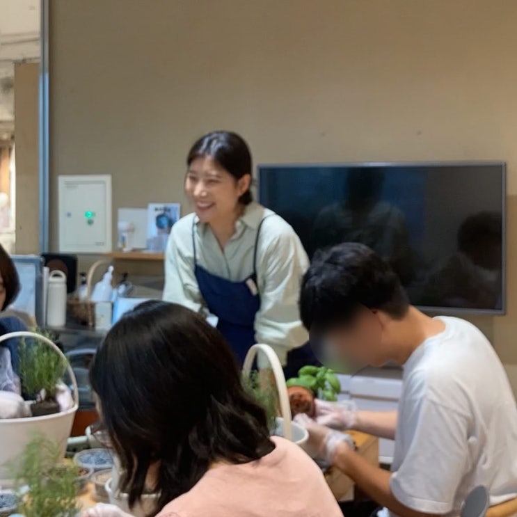  [무인양품 워크숍] 허브 가드닝 / 미니테라리움 / 틸란드시아 / 오프라인 가드닝 클래스 / 연남동 식물작업실 / 무인양품 / 서울 기업강의 / 가드닝수업