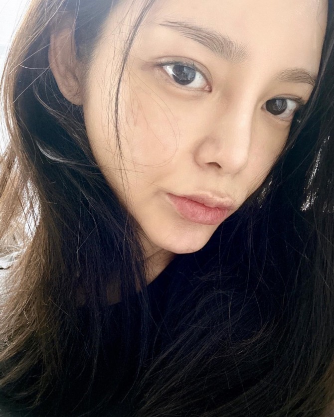 "마약에 음주운전까지" 박시연, 더욱 아름다운 흑발 미모...복귀 암시하는 근황 전해 "마약에 음주운전까지" 박시연, 더욱 아름다운 흑발 미모...복귀 암시하는 근황 전해